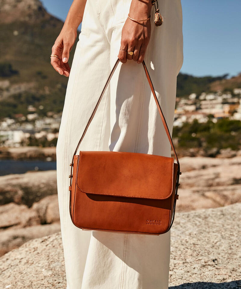 オーマイバッグ ジーナ クラシックコニャック ナチュラルレザー ショルダーバッグ メンズ レディース O My Bag Gina バッグ Benexy ビルケンシュトック Birkenstock通販 オーマイバッグ ジーナ クラシックコニャック ナチュラルレザー ショルダーバッグ メンズ レディース O My Bag Gina バッグ Benexy ビルケンシュトック Birkenstock通販